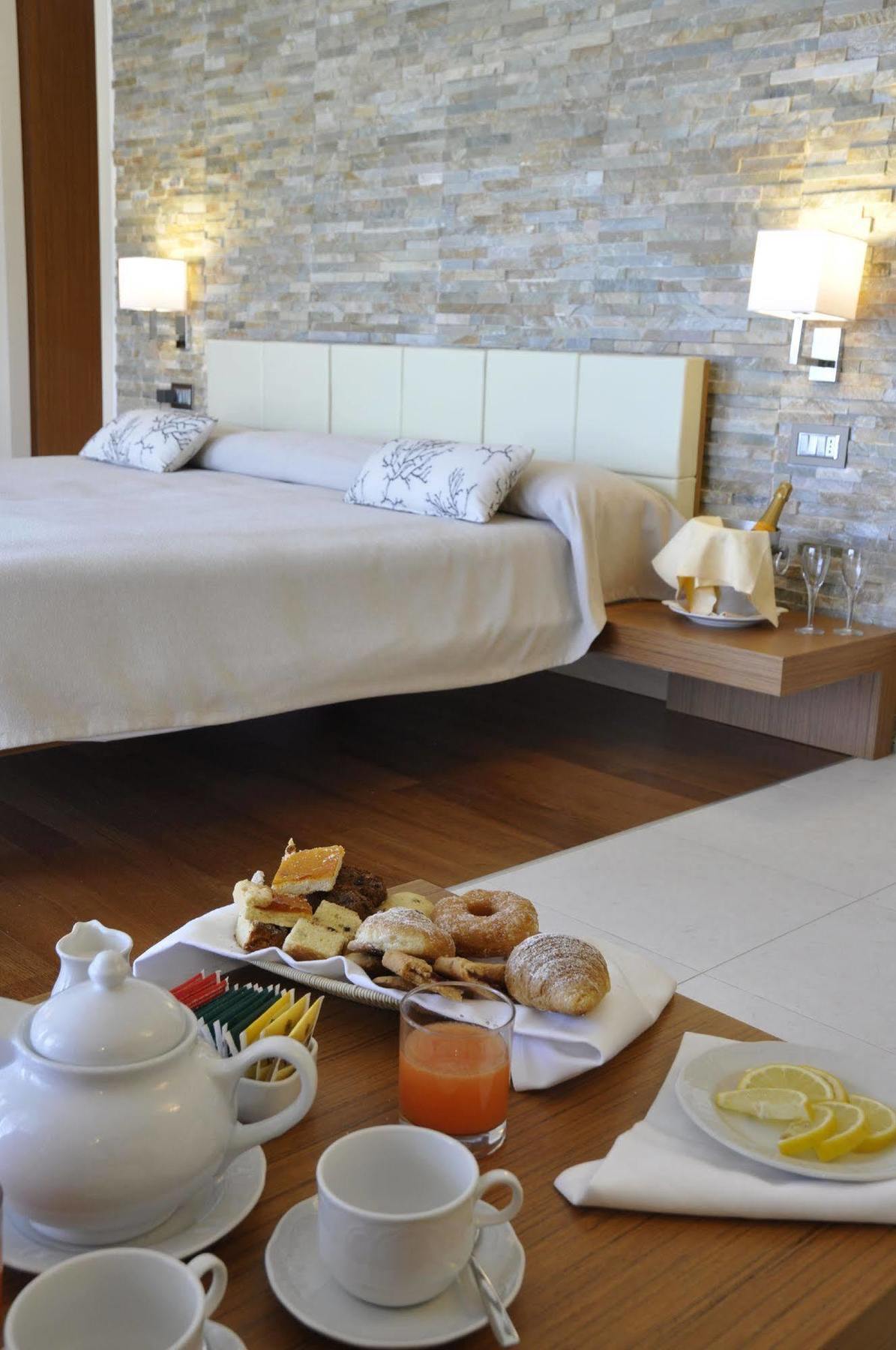 Pugnochiuso Resort - Hotel Del Faro Экстерьер фото