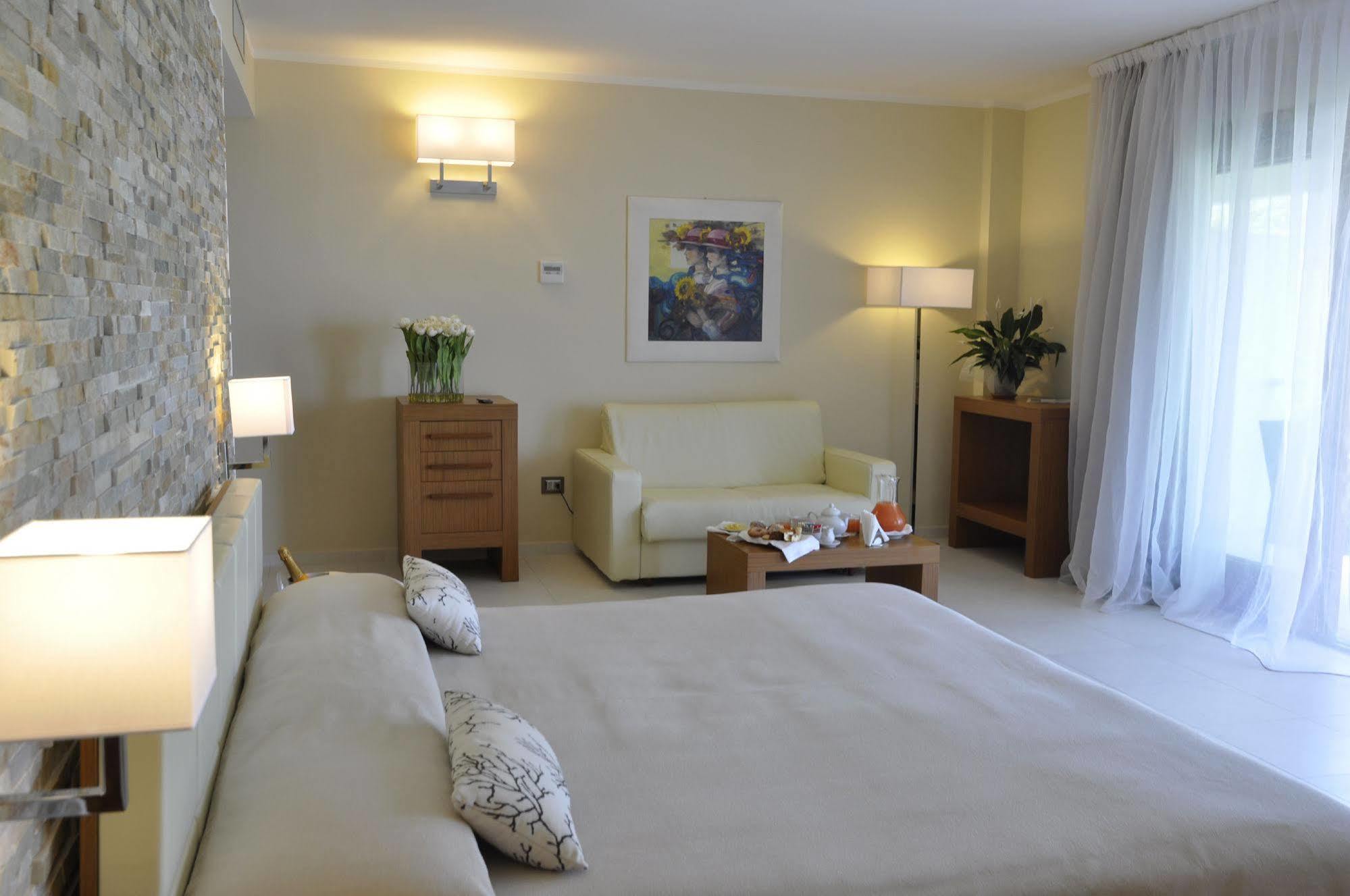 Pugnochiuso Resort - Hotel Del Faro Экстерьер фото