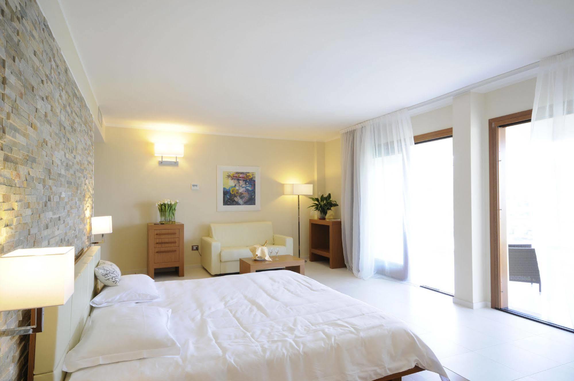 Pugnochiuso Resort - Hotel Del Faro Экстерьер фото