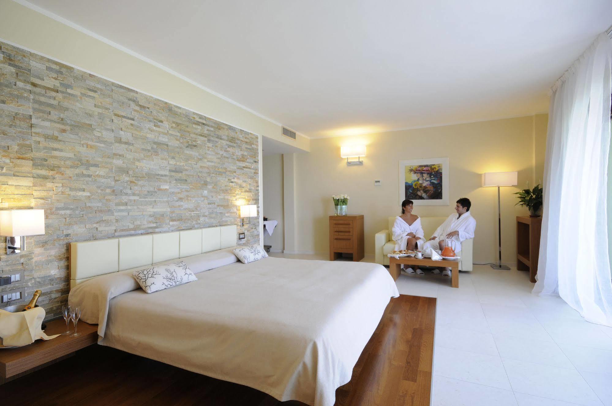 Pugnochiuso Resort - Hotel Del Faro Экстерьер фото